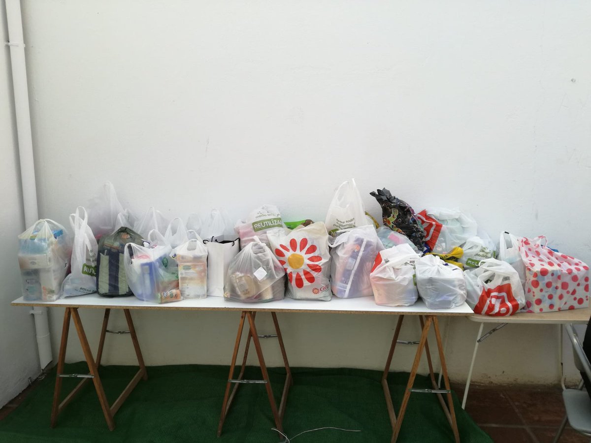 El Club de #Petanca Tercer Edad de Almuñécar #Almunecar donó a Cáritas alimentos por valor de más de 200 €uros. <a href="/_CARITAS/">Cáritas Española ✳️</a> <a href="/CaritasGranada/">@caritasgranada</a> <a href="/PARROQUIALMUNEC/">Parroquia Almuñécar</a>