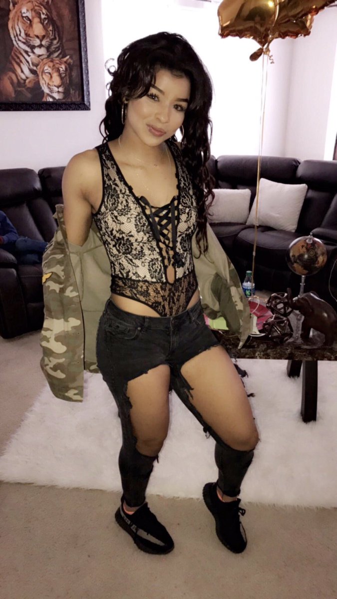 MarieBahja's tweet image. From my 17th birthday 🎂 can’t wait till I’m 18 !!! Sept 15th