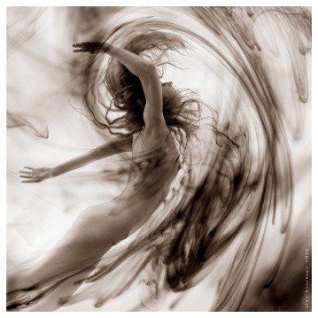 PoesiaPorFavor's tweet photo. La cola
del viento
es
un suspiro
enredado
en la
memoria.

#Poesía #ArmandoSalgado https://t.co/rrlSg0nKA8