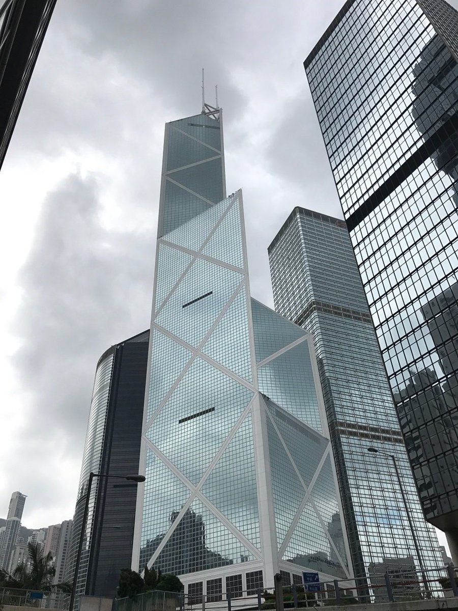 Joga 三番手のスタンダードチャータード 香港 銀行 渣打銀行 香港 本店はhsbcの西に隣接する 前二者と比べじつ地味な建築で ファサードがよく見えない不利な立地 俺の銀行本店フォルダが火を噴く 界隈の銀行本店オタ殺し 笑 Joga 三番手のスタンダードチャータード 香港 銀行 渣打銀行 香港 本店はhsbcの西に隣接する 前二者と比べじつ地味な建築で ファサードがよく見えない不利な立地 俺の銀行本店フォルダが火を噴く 界隈の銀行本店オタ殺し 笑