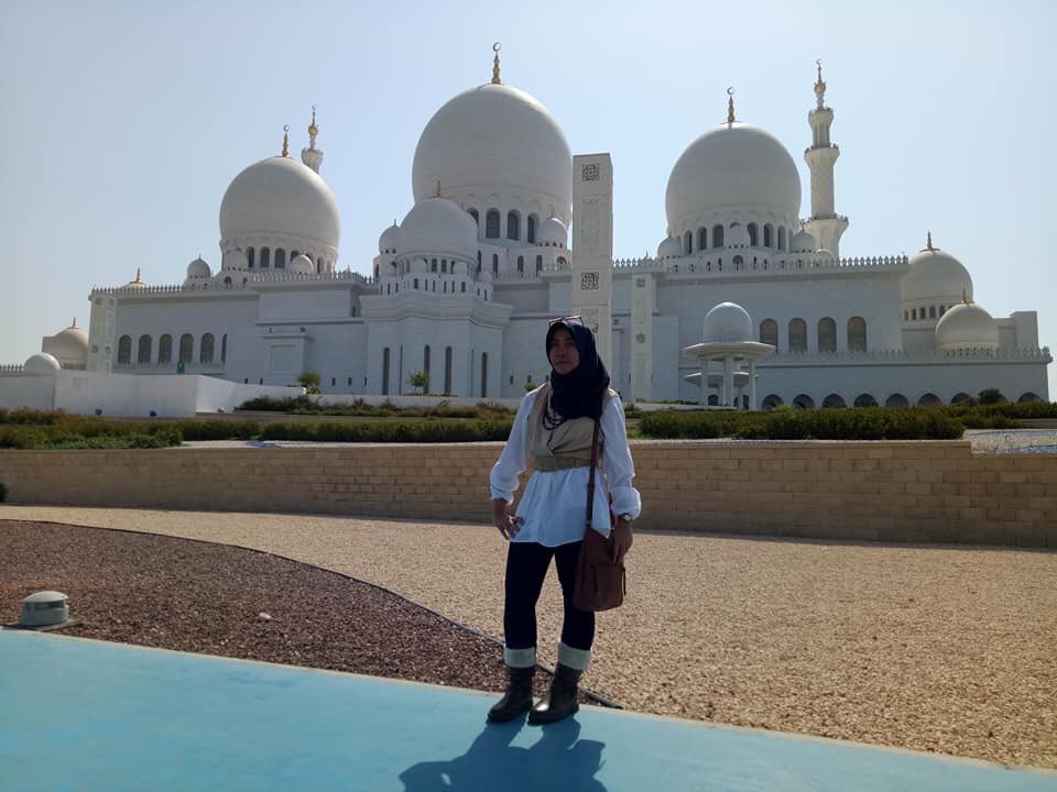 AnaSurjanto's tweet photo. A memorable 2017 - When in Abu Dhabi, UAE ♥
As the year comes to an end, there is always time for the things that makes you feel grateful.
Let's looking ahead and moving forward to an endless amount of beautiful possibilities in 2018 😍🙏
#memorytoremember #UAE2017 #abroad2 https://t.co/JgX5UDVk0k