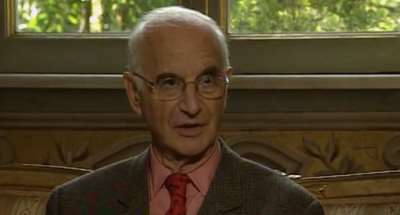 RaiCultura's tweet photo. Il filosofo e psicanalista James #Hillman, qui intervistato da Silvia #Ronchey, parla del concetto di Anima Mundi e del giardino come #metafora della nostra vita psichica. Guarda il video: https://t.co/btBeFyNhHL https://t.co/5puiBuDGNs