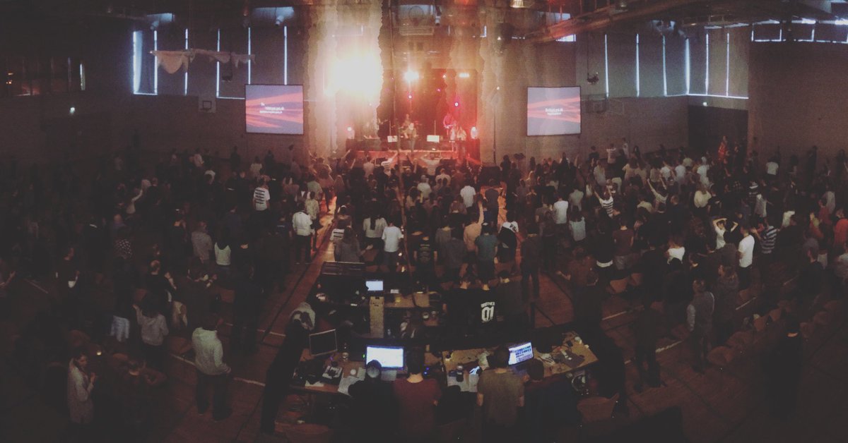 JESUSlive_co's tweet photo. Heute feiern wir gemeinsam mit der Jesus Gemeinde Dresden den Sonntagsgottesdienst von JESUSlive 2017! Die Reihen sind voll!!! 

Today, we celebrate the Sunday morning service together with the Jesus Gemeinde Dresden, the local church! The hall is packed!!!

#jl17 #JESUSlive17 https://t.co/1pG9Jhx9bi