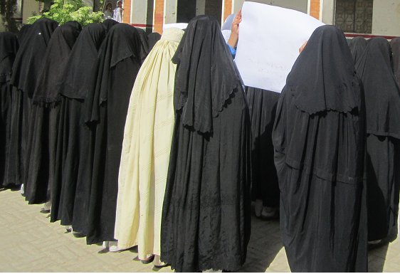 qabailee_women's tweet photo. #Qabailee_Women_Against_The_Zalimana_Nizam
#QabaileeWomenOrganization supports Mainstreaming of FATA through #FATA_KP_Merger
#QabaileeWomenOrganization supports @FataYouthJirga 
#Protest_in_South_Waziristan
@qabailee_women
@BushraGohar @Malala @ZiauddinY https://t.co/89xesxctIp