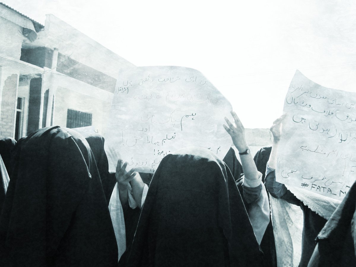 qabailee_women's tweet photo. #Qabailee_Women_Against_The_Zalimana_Nizam
#QabaileeWomenOrganization supports Mainstreaming of FATA through #FATA_KP_Merger
#QabaileeWomenOrganization supports @FataYouthJirga 
#Protest_in_South_Waziristan
@qabailee_women
@BushraGohar @Malala @ZiauddinY https://t.co/89xesxctIp