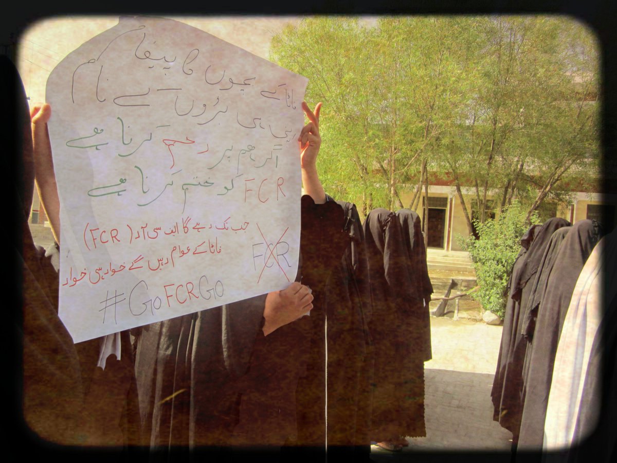 qabailee_women's tweet photo. #Qabailee_Women_Against_The_Zalimana_Nizam
#QabaileeWomenOrganization supports Mainstreaming of FATA through #FATA_KP_Merger
#QabaileeWomenOrganization supports @FataYouthJirga 
#Protest_in_South_Waziristan
@qabailee_women
@BushraGohar @Malala @ZiauddinY https://t.co/89xesxctIp