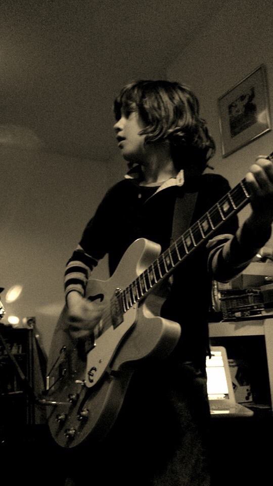 Vibrola's tweet photo. #makingmusic 2013 @Epiphone https://t.co/MeYX1ZwzLM