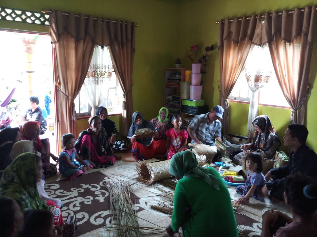 Dana desa berdayakan perempuan &amp;kembangkan produk unggulan desa
<a href="/jokowi/">Joko Widodo</a> 
<a href="/EkoSandjojo/">Eko P. Sandjojo</a> 
<a href="/taufikmadjid71/">IG : taufik.madjid</a> 
@fachrilabalado