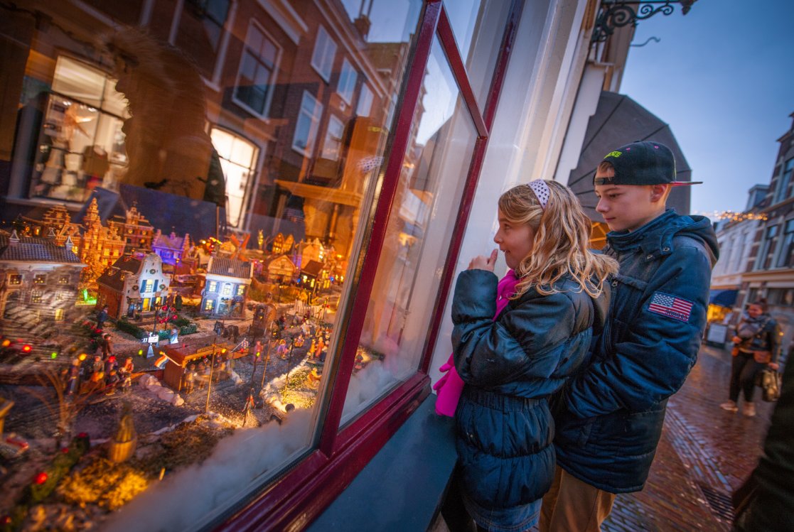 De laatste (koop)zondag van het jaar met #oliebollen, chocomel en #glühwein. #mooilwd #LF2018 #Leeuwarden bit.ly/2zFZihp