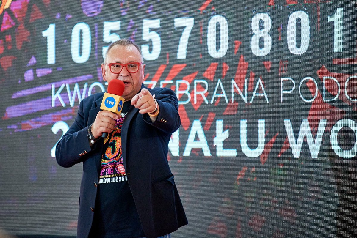 PokojowyPatrol's tweet photo. Ciąg dalszy #podsumowanie2017 bo wiele się działo 👏 zaraz po #wosp2017 ogłosiliśmy wynik zbiórki i wręczyliśmy medale 25-lecia @fundacjawosp https://t.co/2QV7Al8EFp