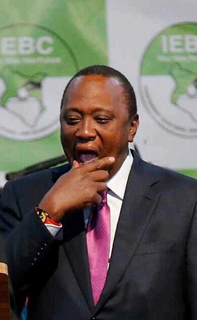 Dance floor kuko lit unacheki left right mahaga zinarombosa unacheki mbele yako ule dame mlicome nayeye anakutingishia