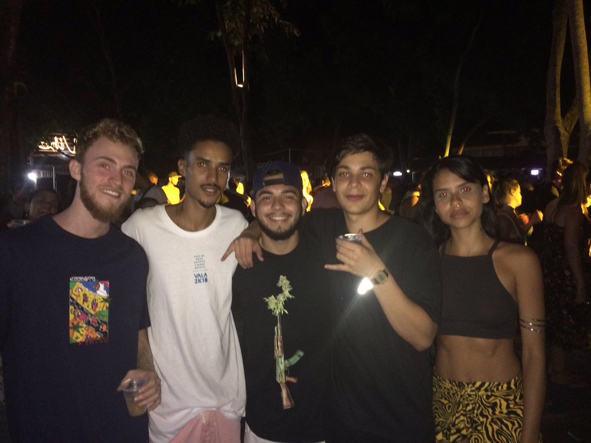 AndreBCrew's tweet photo. Minha cara de felicidade por ter encontrado esse pessoal. #Solveris @Santos027_ @flowashanti @magrovala @doktorbar1 https://t.co/6WonS9hcmF