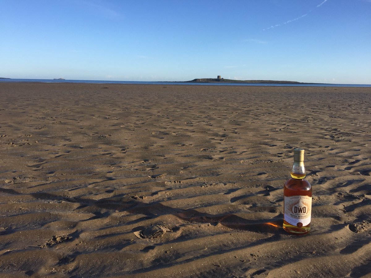 gillianmobrien's tweet photo. A fine way to see off 2017! Very pleased to have my first taste of @DwdWhiskey. Great to see an old favourite back! #whiskey #ireland #skerries https://t.co/WTtJS2PoUG