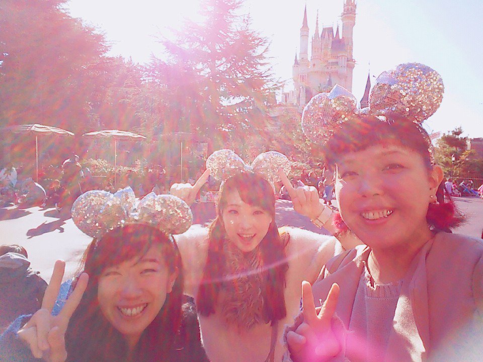 from_sanpiece's tweet photo. 2017年も#さんぴーす を応援してくださり、まことにありがとうございました!
本当にたくさんの方たちに支えられ活動してこれた一年だったなと、実感💓
またみなさ��にお会いできる機会をつくれますように💖✨
みなさま、よいお年をお迎えください🎍
#HAPPYSWEETTIME
#夏三舞
#Levelours https://t.co/hYhfWnxBYm