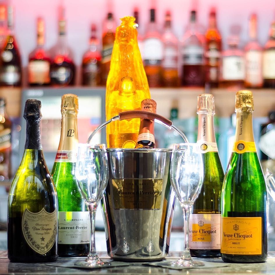 FriendsofMine1's tweet image. #igottafeeling #tonightsgonnabeagoodnight 🍾🍾🍾 bit.ly/2CfqTfr