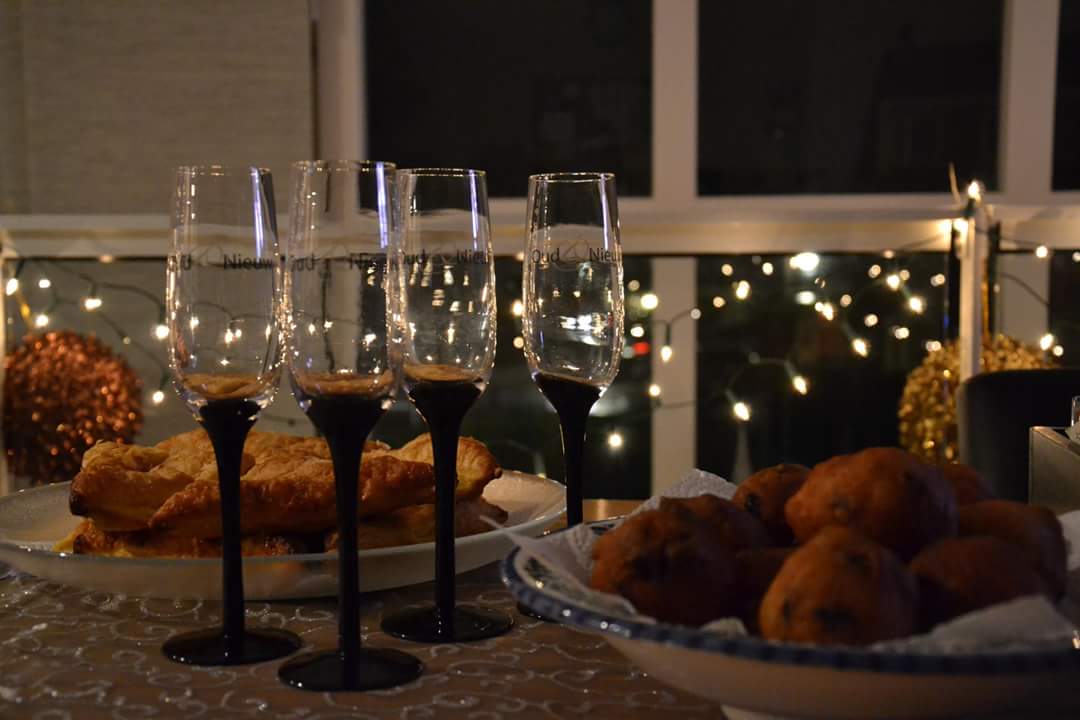 Fijne jaarwisseling! Ik wens jullie een stralend en gezond 2018. Zorg goed voor elkaar én maak er een liefdevol jaar van.
Graag tot volgend jaar 🍾🎆🥂