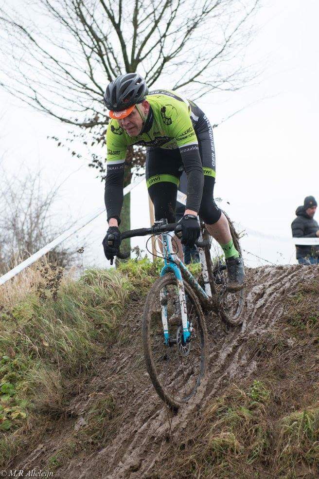 MHonderdors's tweet photo. @TomaCycles Cross#modder#glijden #is fun https://t.co/uCUmIkDFNB