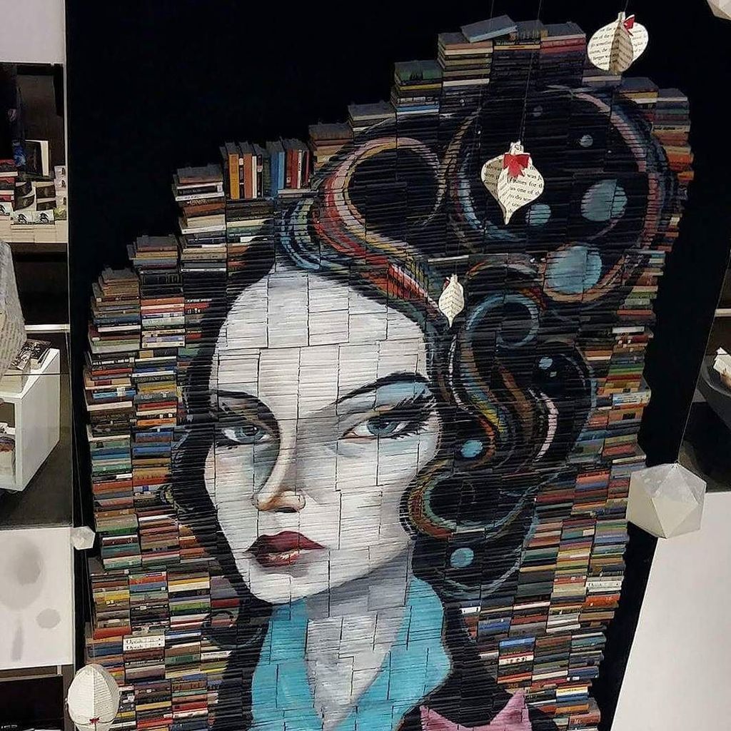 ShellieBowdoin's tweet photo. Cool multi-storey art...especially when I realized it as painted on the spines of #books #stilllovebooks #paperrocks https://t.co/x1I5qasB4h https://t.co/r7R8cnjXTD