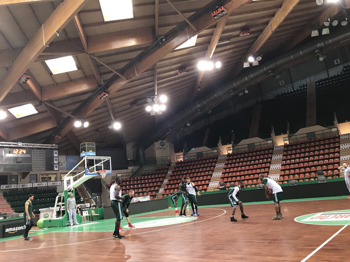 Limoges CSP (@limogescsp) on Twitter photo 🏀 J-2 avant le début du Top16 <a href="/EuroCup/">BKT EuroCup</a> ! Dernier entraînement ce matin avant le départ ➡️ 🇮🇹 🏀 J-2 avant le début du Top16 <a href="/EuroCup/">BKT EuroCup</a> ! Dernier entraînement ce matin avant le départ ➡️ 🇮🇹