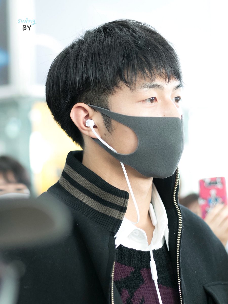 swing_BY94's tweet photo. #杨业明 #杨业明leo #양예밍 
2017.12.30 청두🛫북경 https://t.co/cYnG7Wddje