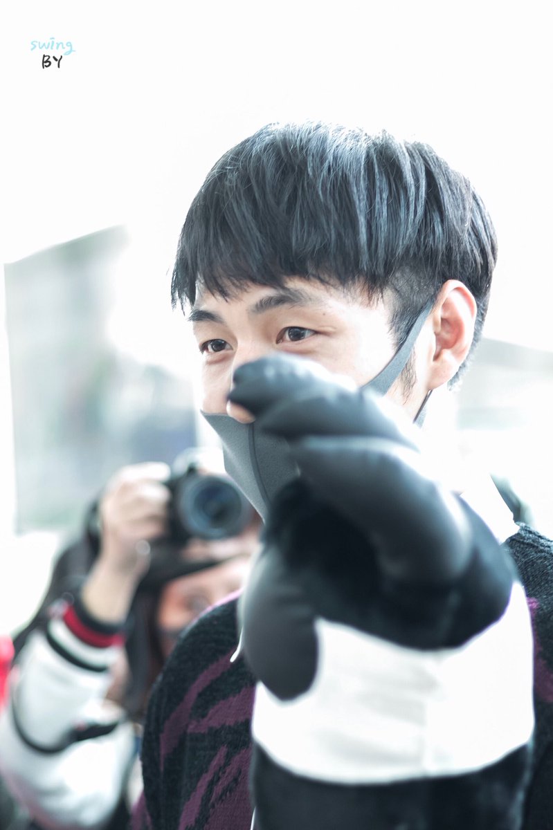 swing_BY94's tweet photo. #杨业明 #杨业明leo #양예밍 
2017.12.30 청두🛫북경 https://t.co/cYnG7Wddje