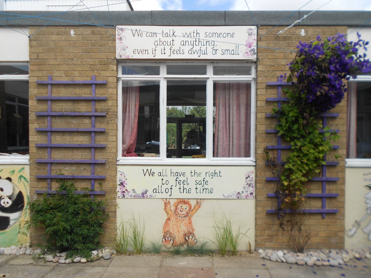 SallyAnnHart's tweet image. Wishing a Happy 2018 where more people feel able to exercise their right to feel safe, observe responsiblility to do this for others &amp;amp; find ways to talk with someone about anything, even if it feels awful or small #ProtectiveBehaviours