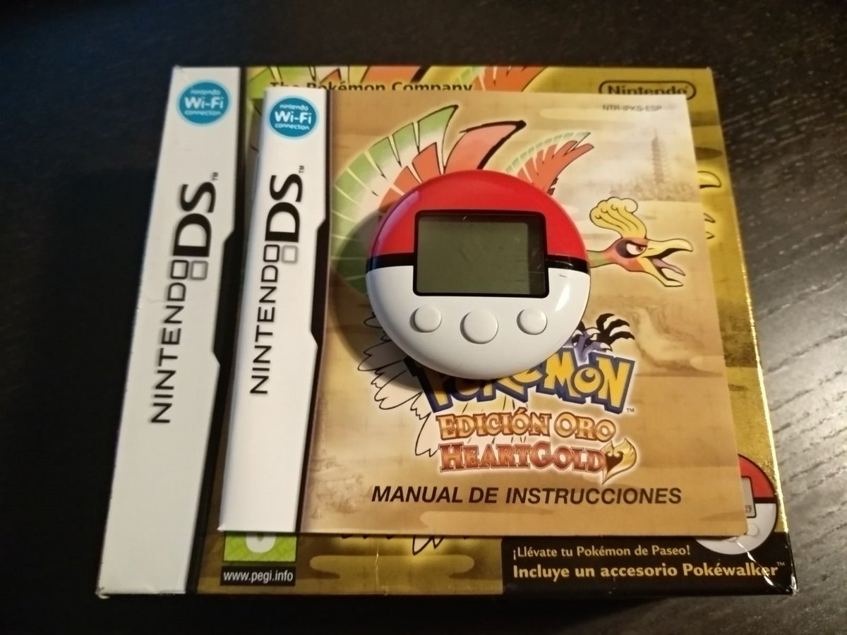 MarioWareInc's tweet photo. Pokemon HeartGold
Plataforma: Nintendo DS
Desarrolladora: Gamefreak
Lanzamiento: 2009
Remake del Pokémon Oro lanzado para GameBoy en 1999. Incluye el Pokewalker, un podómetro con forma de poké ball que permite entrenar pokémons andando. #Mygamecollection @NintendoES https://t.co/58shnu529r