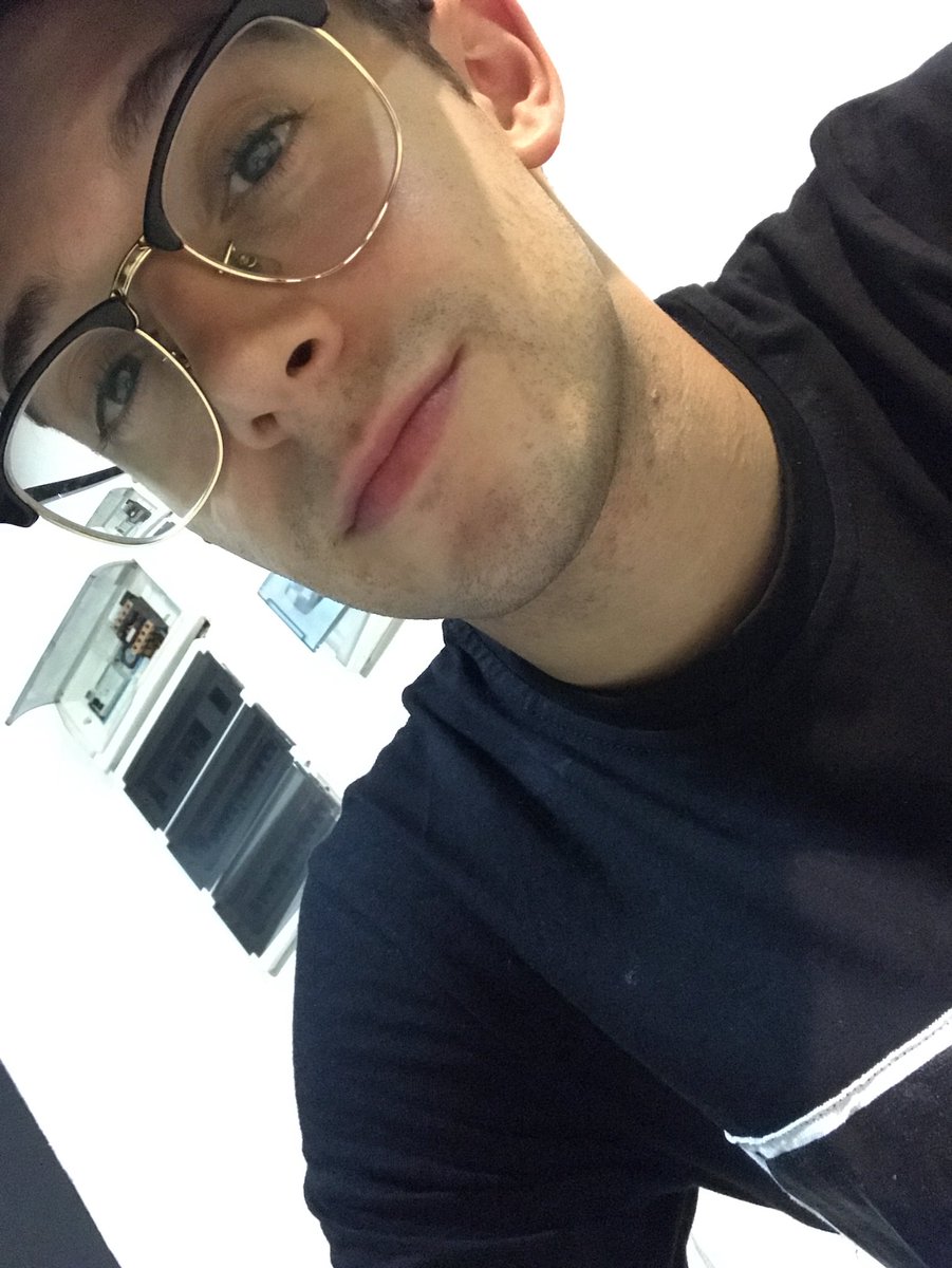 rebxldnight's tweet photo. @handsomcnick ¡ATENCIÓN! Se busca:

—Ruggero pasquareli. 
—Pará OTP con karol. 
—Qué sea activó. 
—Qué este dispuesto a pasar mucho tiempo con ella. 
—La señorita @karclsevilla lo estará esperando. 

Los Rt son agradecidos. https://t.co/U6JZWaZ6nd