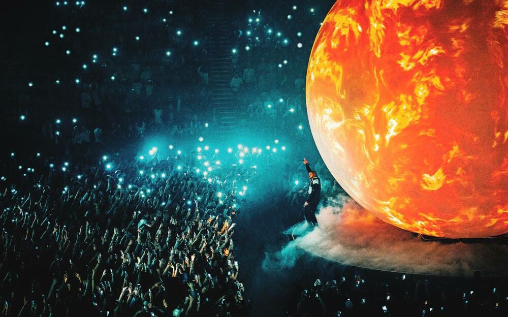 TheO2's tweet photo. 2017 has been an incredible year at the tent with 2018 set to be even better. Happy New Year from everyone at The O2 π Whatβs been your highlight? #10YearsOfTheO2 https://t.co/XAaYZ4LBhg