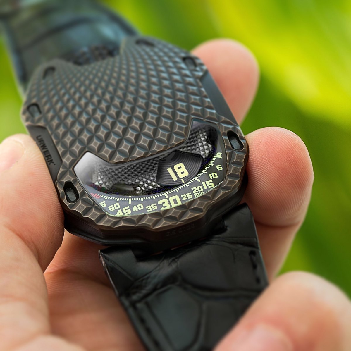 URWERK_Geneve's tweet photo. Happy New Year 🎊
2017 was a special year for us, but we can’t wait to see what next year brings. Have a great night and see you in 2️⃣0️⃣1️⃣8️⃣ !!!
=> click the link on our profile to visit the URWERK Maze of Mysteries <=
#urwerk #urwerkcollector #nye #20yearsofurwerk https://t.co/nS5rv6zTva
