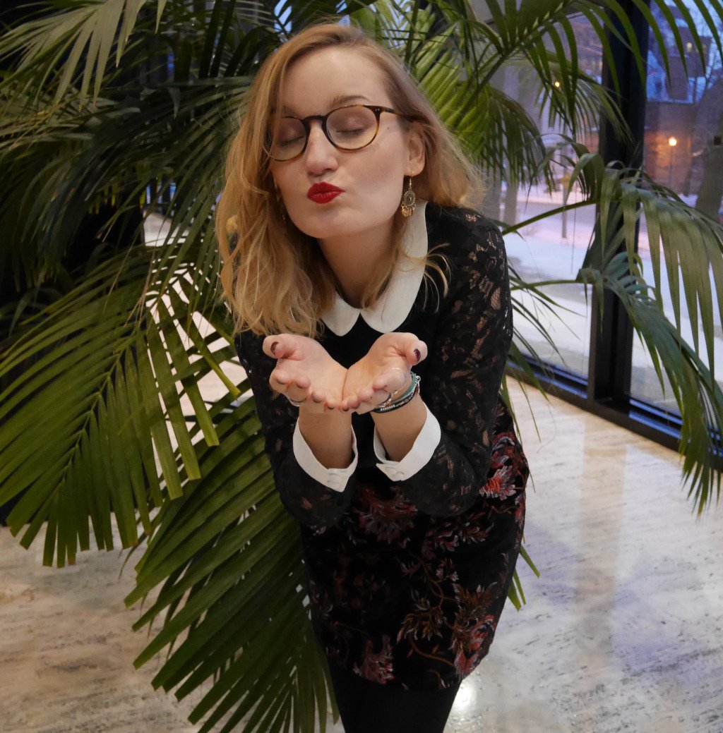 Bye bye 2017 – outfit et makeup! blondieincanada.com/2017/12/31/bye…