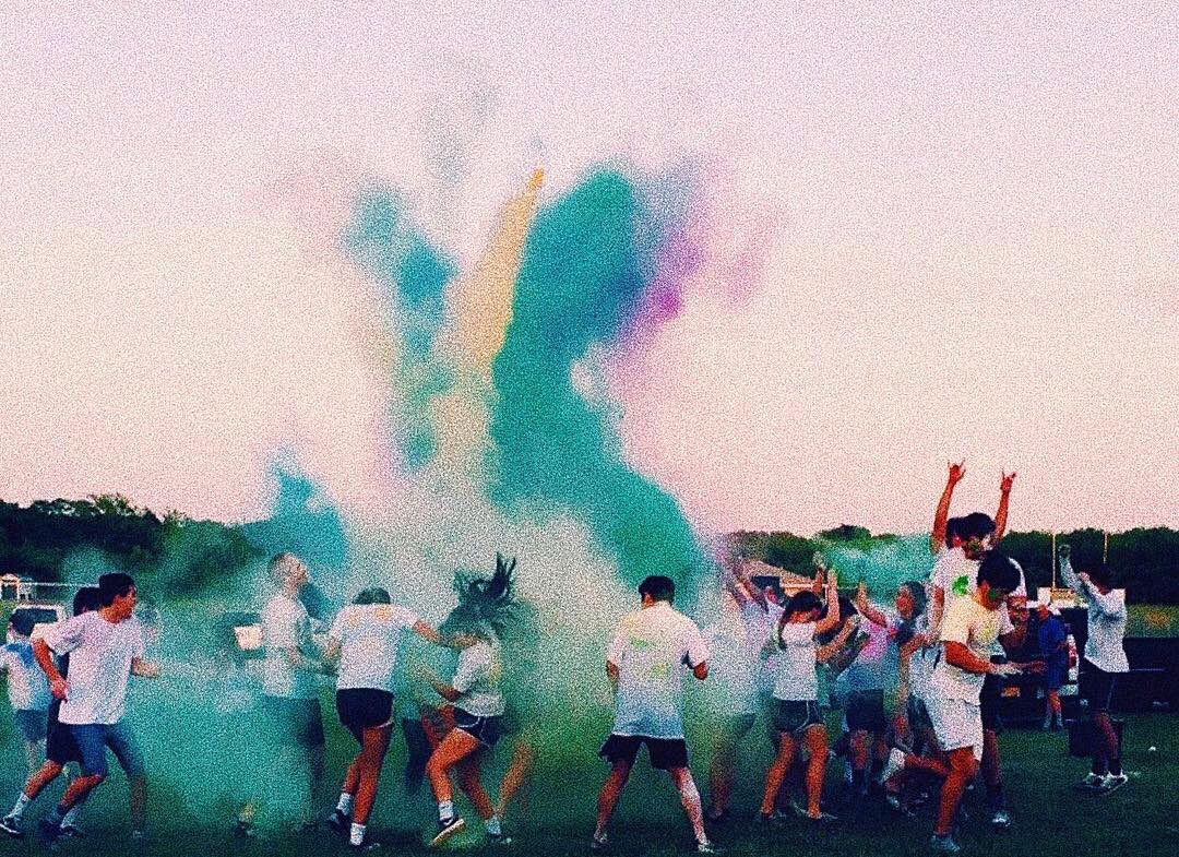 YoungLife's tweet photo. In 2017, God showed up and showed out. You experienced a lifetime’s worth of adventures at Young Life – and the best is still yet to come. See you in 2018, friends! ✨ #YoungLife2017 https://t.co/gOOW8UAXyQ