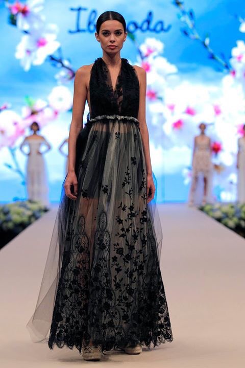 Pasarelaadlib's tweet photo. Acaba el año vestida de largo. Acaba el año con #Adlib Moda Ibiza. @Ibimoda_Ibiza @JannineHelbling @worldfamilyibza #Adlib17 #Adlib18 #ibiza #ibiza17 #moda #fashion #look #nochevieja https://t.co/1pADLAd8sN