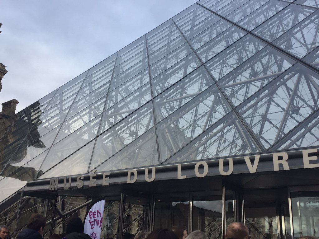 cenedese97's tweet photo. Preparazione all'esame di #storia dell'arte in corso 👩🏻‍🎨 #Louvre  || L'arte scuote dall'anima la polvere di tutti i giorni. https://t.co/OXRZnGzDii