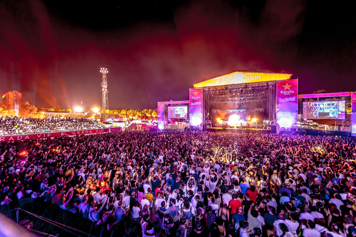 ¡Gracias por otro año increíble! Nos espera un 2018 lleno de SORPRESAS y con #TheBigLow que será I N O L V I D A B L E. 
¡GRACIAS a todos, lowers!😍😍
Abonos en lowfestival.es/abonos/