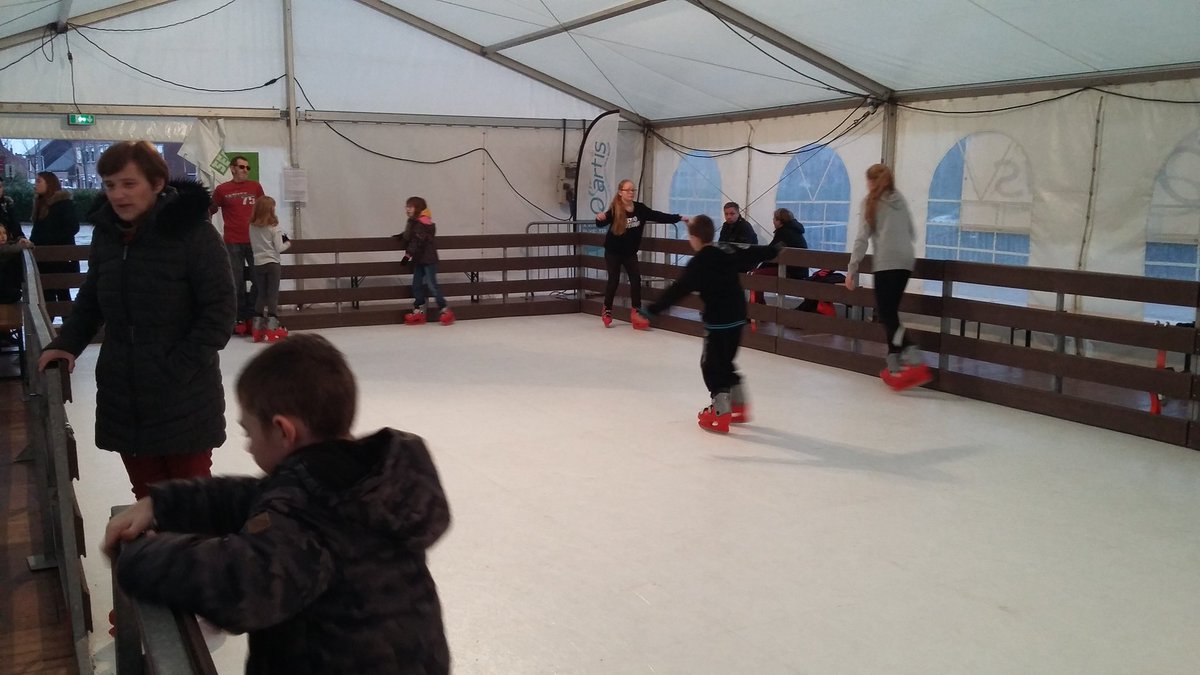 Osartis's tweet photo. La patinoire d'#Osartis-Marquion a déjà ses habitués! Elle sera fermée demain. Rendez-vous mardi, de 9h à 18h, halle de la Gare à Brebières. Entrée: 1€. Boissons chaudes et confiseries en vente l'après-midi. https://t.co/d0I6m2xgfj