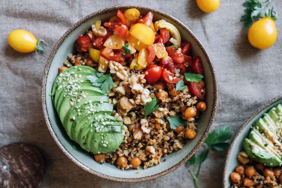 Want to avoid a hangover tomorrow? Start prepping now! First step: make sure you eat enough before you start drinking! Pro tip: If you haven't started hydrating yet, we recommend you start ASAP ow.ly/raCg30hvB6Q