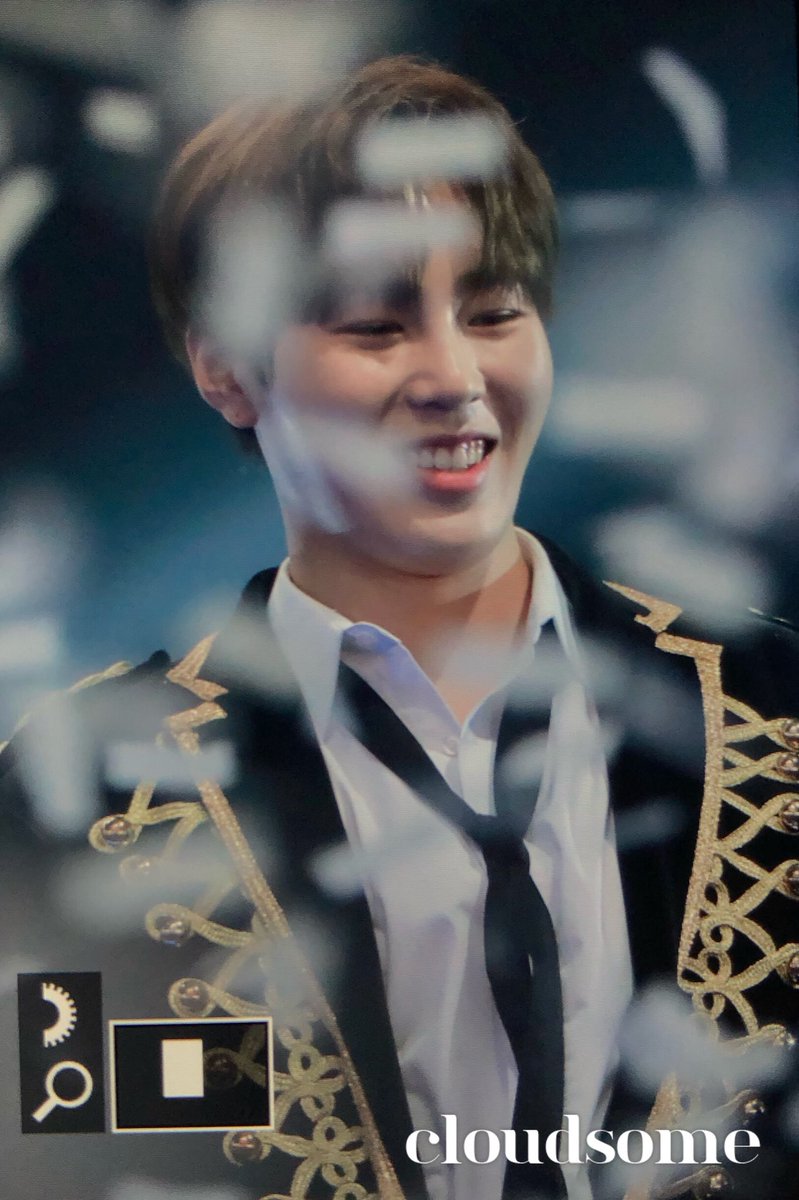 cloudsome_sw's tweet photo. 우니야 사랑해 올해도 잘 부탁해용 

#워너원 #하성운 #WANNAONE #HASUNGWOON @WannaOne_twt https://t.co/raraP6IGKM