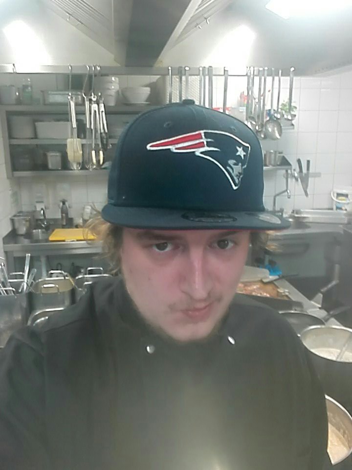 fr3aky123's tweet photo. Leider heute volle Action und kann das spiel nicht sehen =( die gäste haben hunger =D guten rutsch #ranNFL @Icke41 #JedenverdammtenSonntag #bleibtsowieihrseit https://t.co/U2ex6Gwn3S