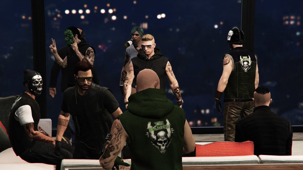 DamnedOfficial's tweet photo. This year we have fought, we have shared but mainly we have enjoyed together like a Brotherhood 💀👊 #ForeverDamn 
Good Bye 2017 👋 Welcome 2018 🎉 #DAMN #GTAOnline #FreeAim https://t.co/LyuE9XCSNS