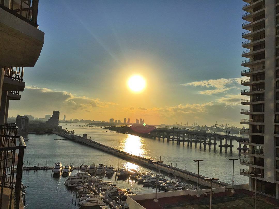 May 2018 look as beautiful as 2017. Happy New Year's Eve! 🎉  #marriottbiscaynebay

📷: marblehydra