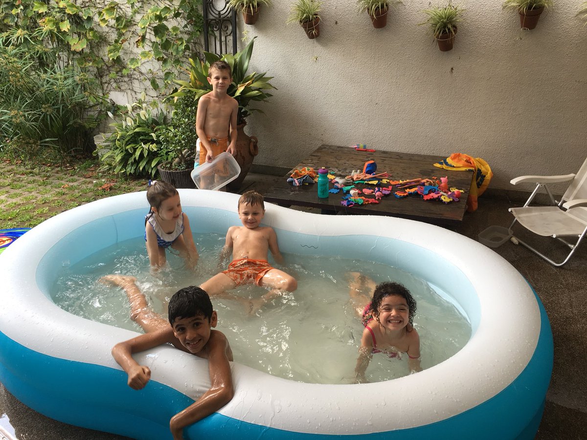 Así de felices terminamos el 2017! #En2018 esperamos muchos momentos más como este!!        Benja, Max, Oki, Gina y Juli                      <a href="/VivoDomingoA24/">Vivo El Domingo A24</a>