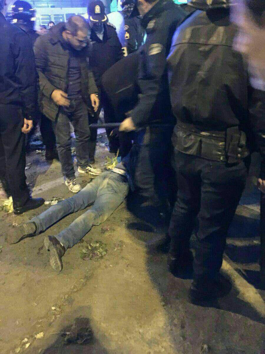 allaboutAlixB's tweet photo. Iran says the police don’t kill ppl @JZarif explain this... am I hallucinating or are these police officers? #Iranprotests Tehran #MakeIranGreatAgain the ppl of Persia America is supporting u down with the terror regime @realDonaldTrump #IRGCbyebye help them @StateDept https://t.co/PfSAE8oGuv