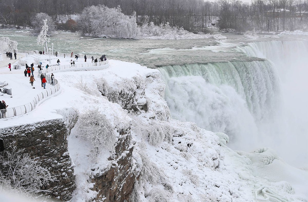 Niagra Falls Winter 2017 DSYDIZqVAAEwVr3