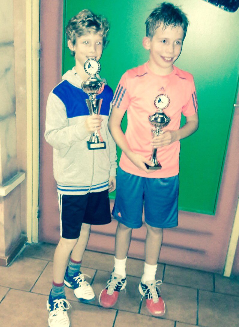 tennisvanhulst's tweet photo. @tennisvanhulst &amp; toernooien ...
Best JRT* winnaars Benjamin Vriends (12) en Rens Janssen (16). Joris Clermonts (12) finalist tegen zijn trainingsmaatje .... Haren JRT* Jeroen Steeneken finalist t/m 14 jaar. #felicitaties https://t.co/bHwvKKCGdd