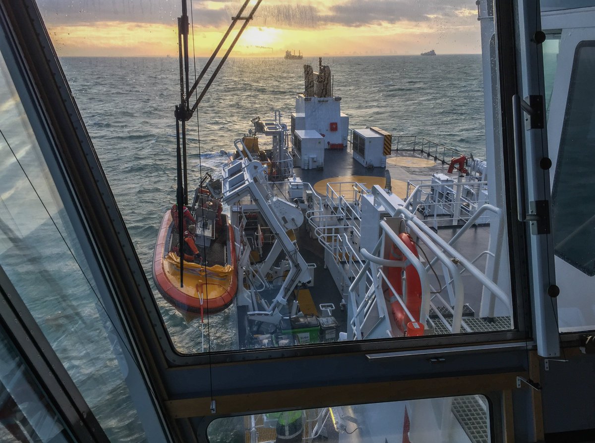 Loodswezen 24/7 ook op oudejaarsdag! <a href="/Loodswezen/">Loodswezen</a> @TRPnewsfeed <a href="/De_Havenmeester/">Havenmeester R'dam</a>