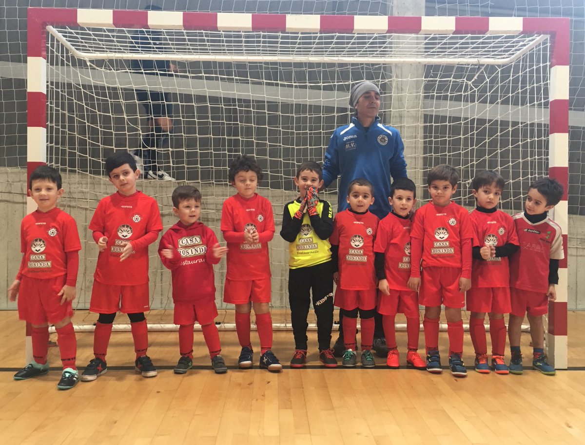 cxdonbosco_'s tweet photo. Estamos nos momentos previos á gran final do XI Torneo Solidario disfrutando do partido de categoría biberón entre o CD Belvís e o Oroso. https://t.co/JPBzD5dZJ4