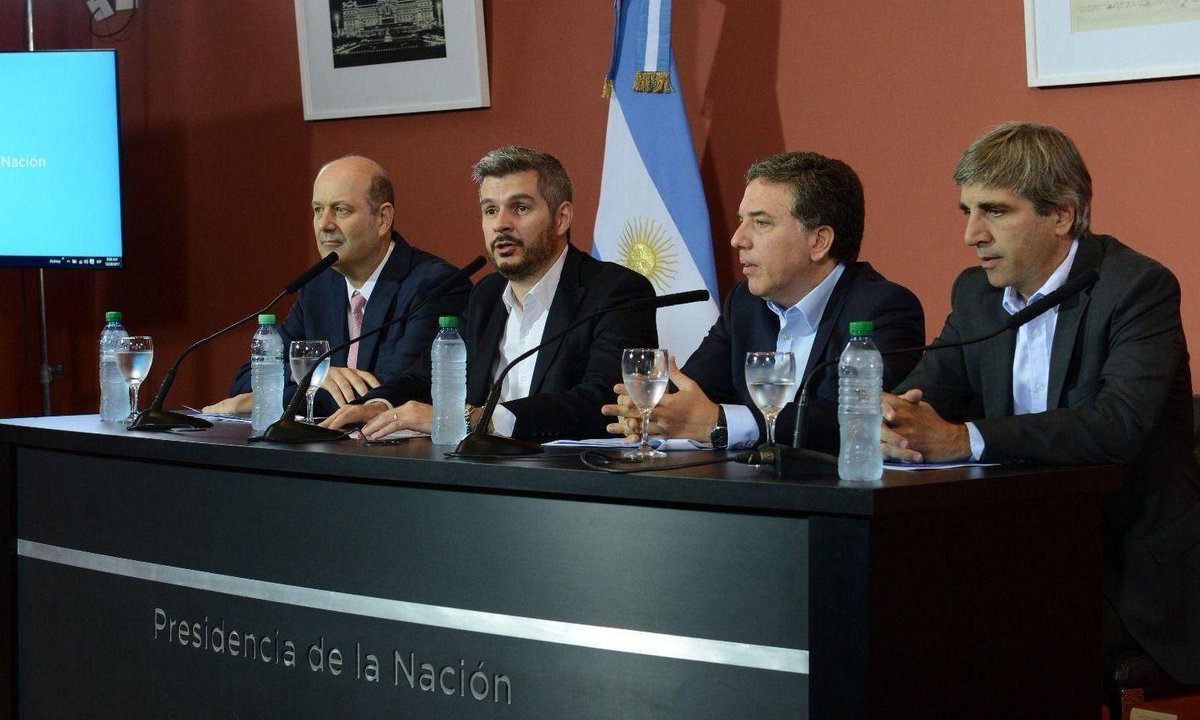 Letra_P's tweet photo. #PresenteyFuturo La economía recalculada, según la generación sub-40: la política económica de Cambiemos, en la mirada de @FedericoFuriase, @marianokestel, @paubelloni, @martinkalos, @Galvanflorencia y @lmoraalfonsin. https://t.co/CQ7UNLWwpn https://t.co/kL8jzMp2hY