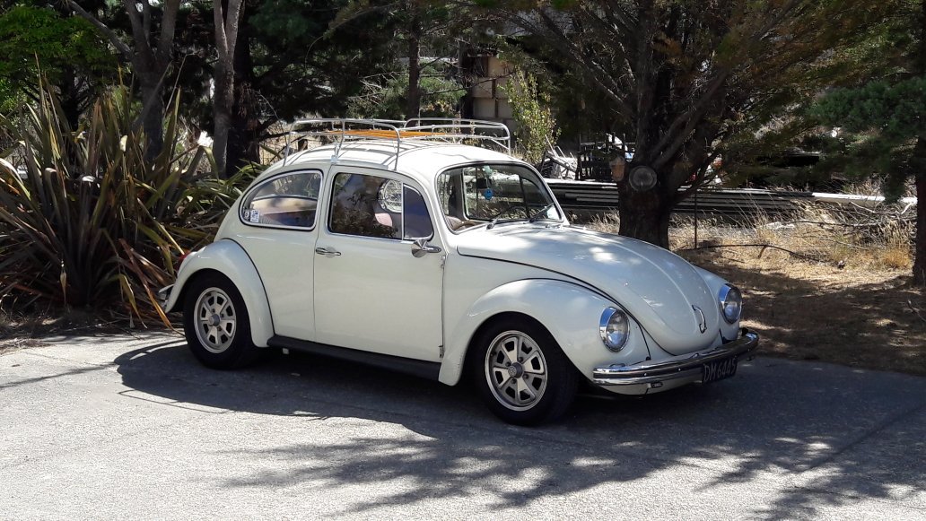 ChrisTimmsNZL's tweet photo. Happy New Year from New Zealand #VWBeetle #ByeBye2017 https://t.co/NPnTvZ1Dml