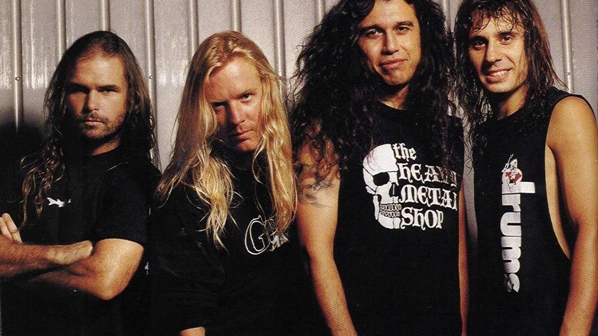 robbo_radio's tweet photo. Playing a track from possibly the most terrifying tour I've ever been a part of. Great fun all round it's Slayer with Jesus Saves https://t.co/ez3yy2yscz